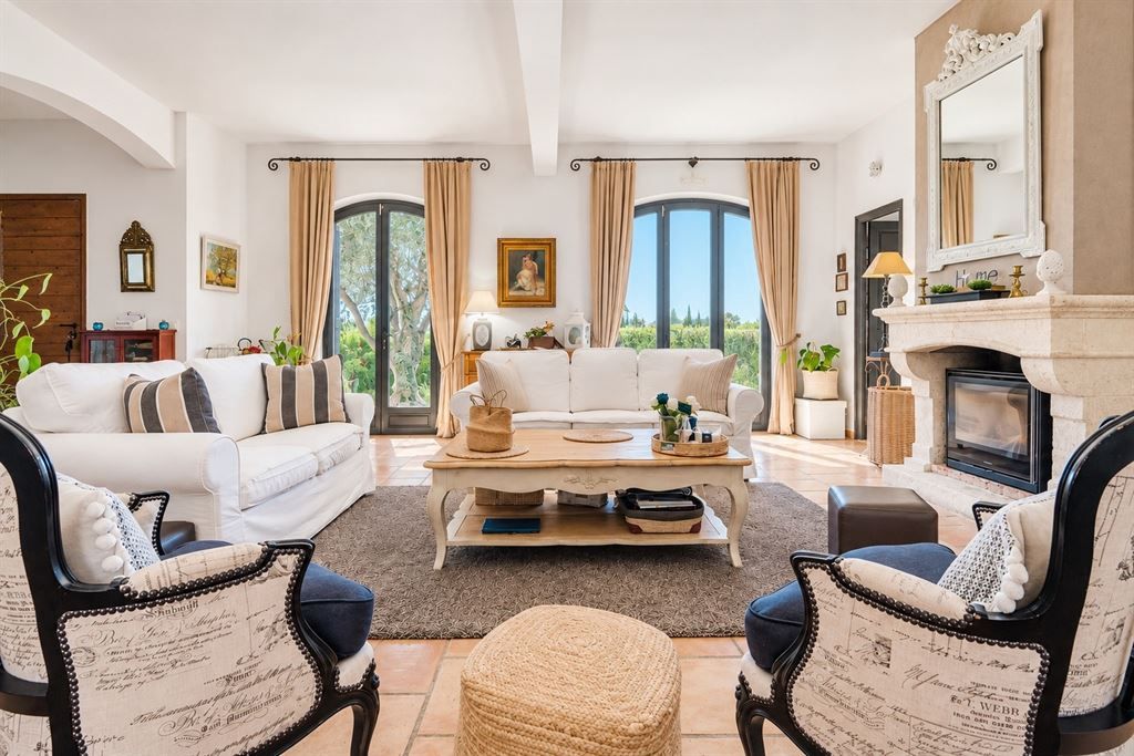 bastide 5 Rooms for sale on TOURRETTES (83440)