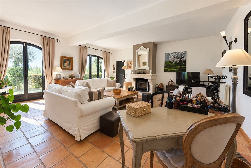 bastide 5 Rooms for sale on TOURRETTES (83440)