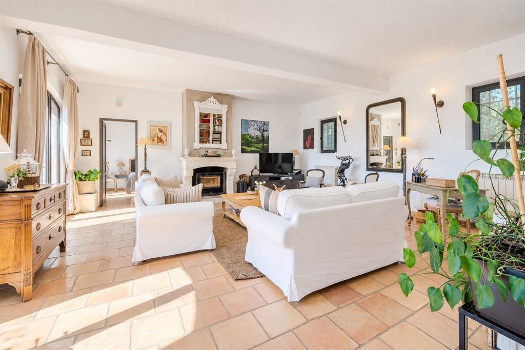 bastide 5 Rooms for sale on TOURRETTES (83440)