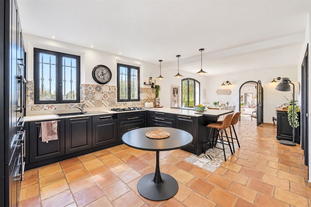 bastide 5 Rooms for sale on TOURRETTES (83440)