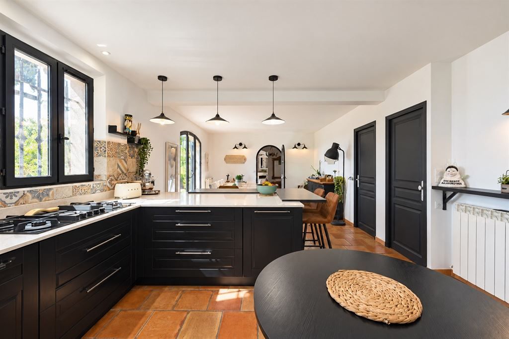 bastide 5 Rooms for sale on TOURRETTES (83440)
