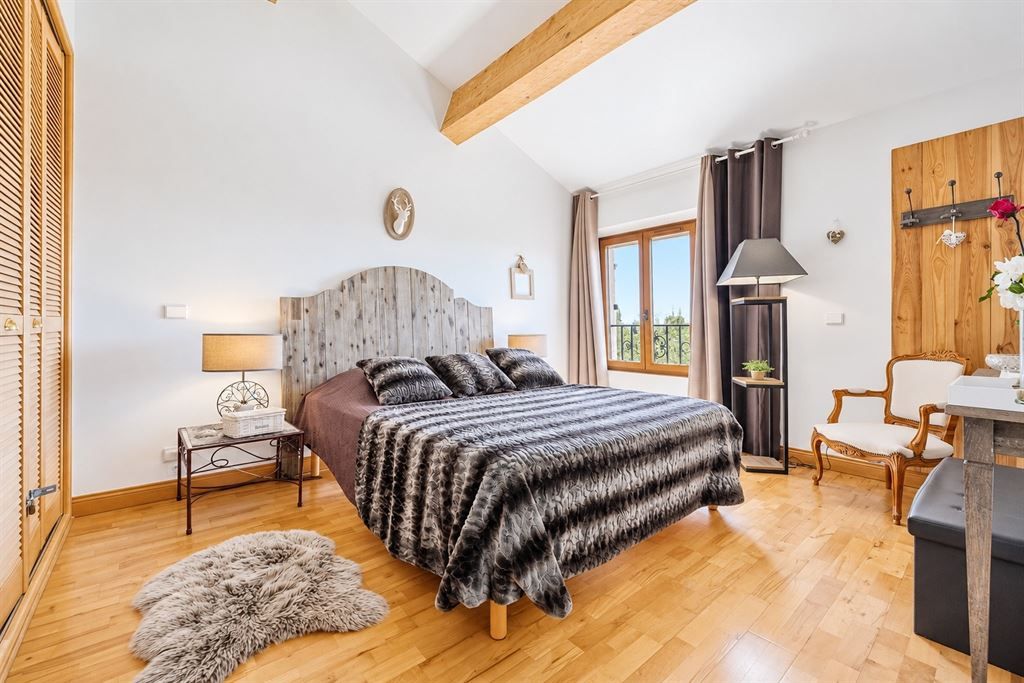 bastide 5 Rooms for sale on TOURRETTES (83440)