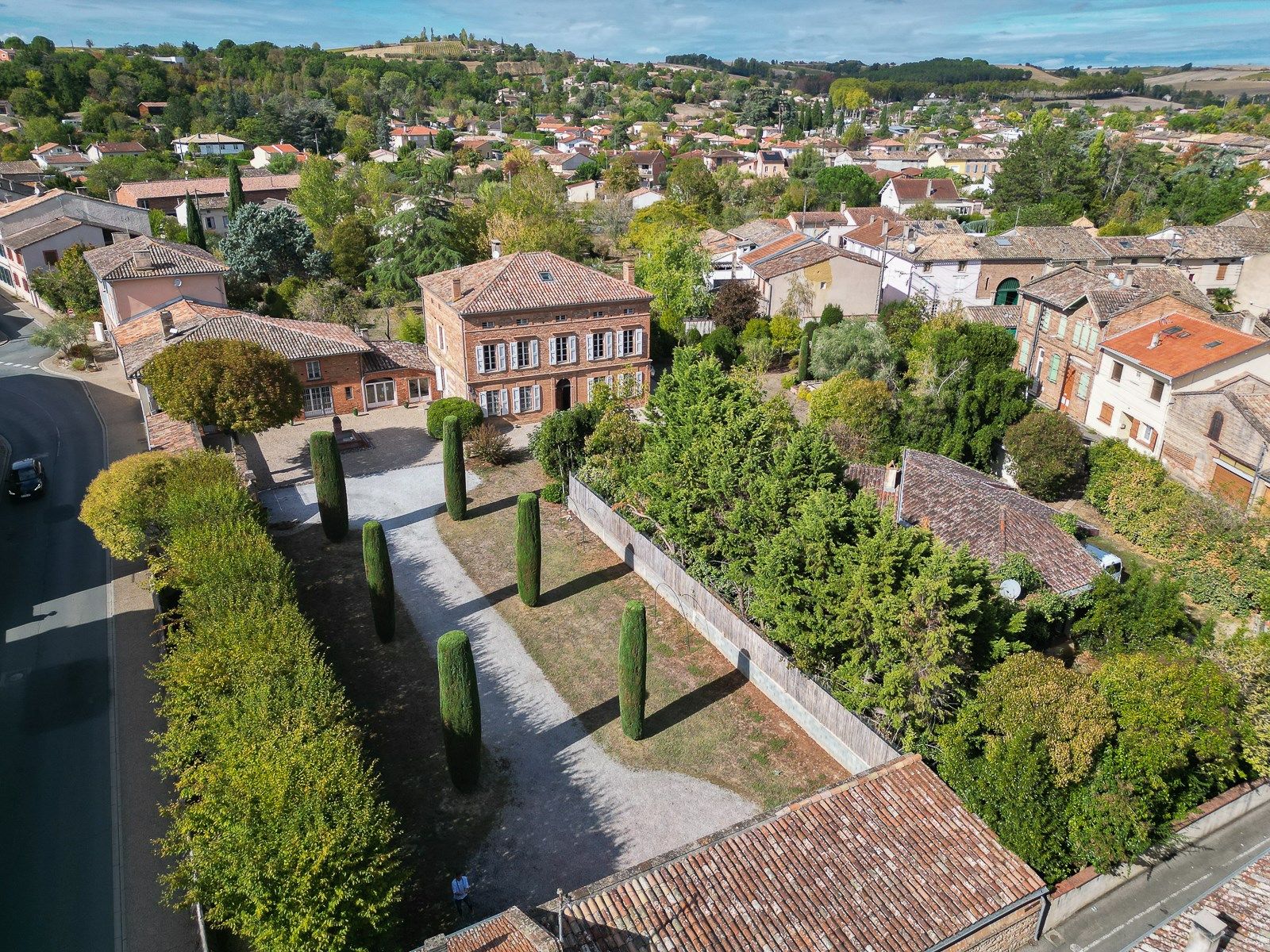 luxury house 18 Rooms for sale on RABASTENS (81800)