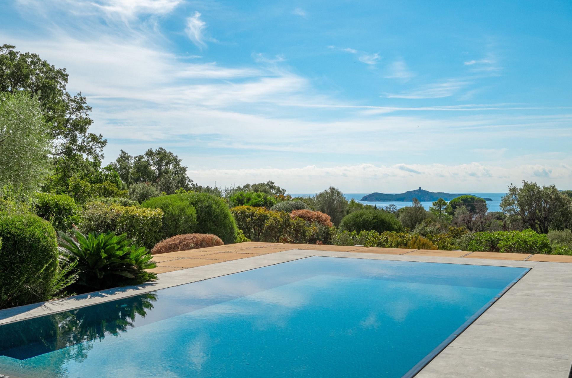 luxury villa 7 Rooms for sale on ZONZA (20124)