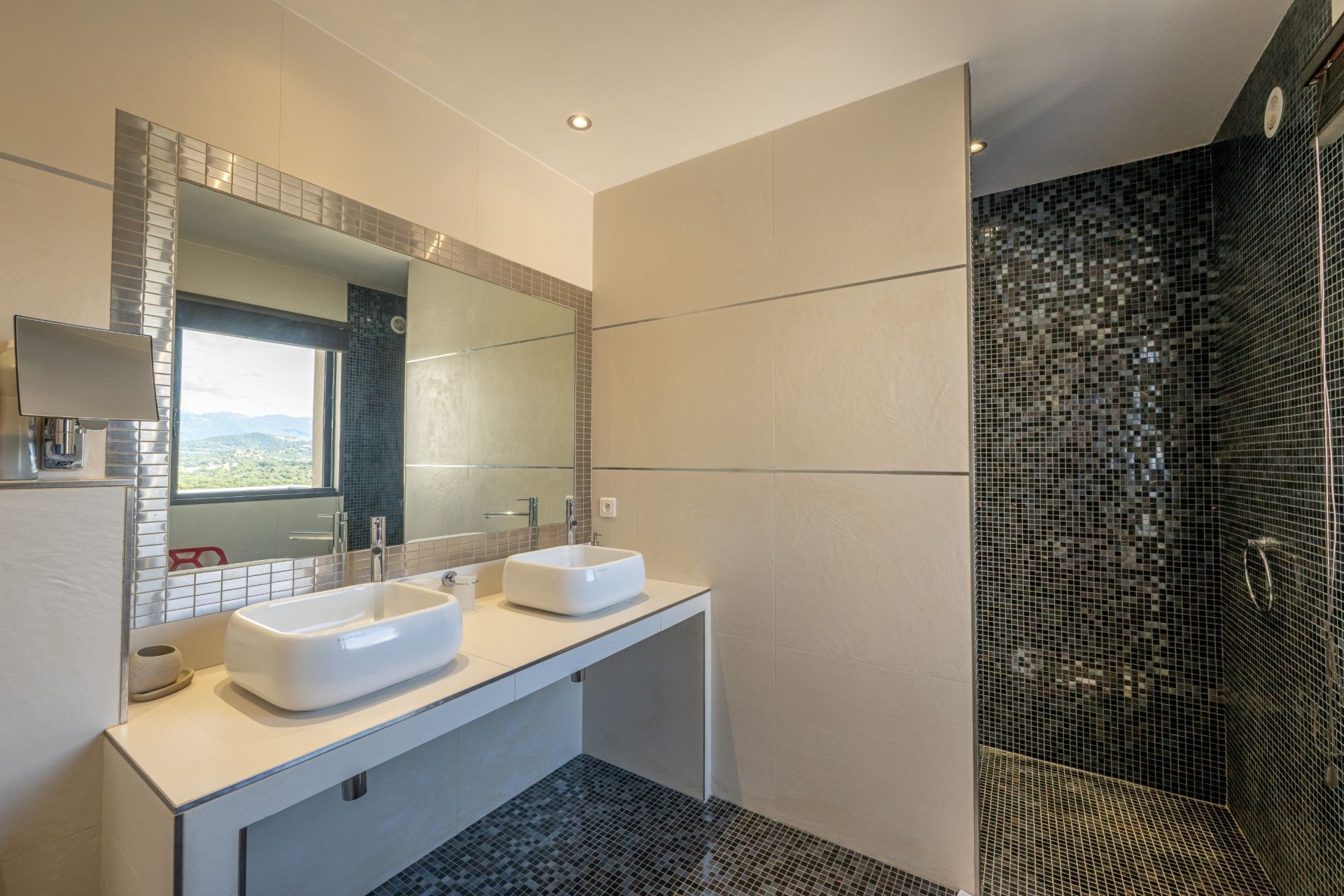 luxury villa 7 Rooms for sale on ZONZA (20124)