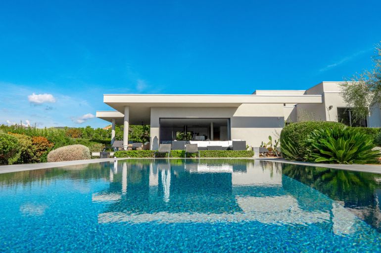 luxury villa 7 Rooms for sale on ZONZA (20124)