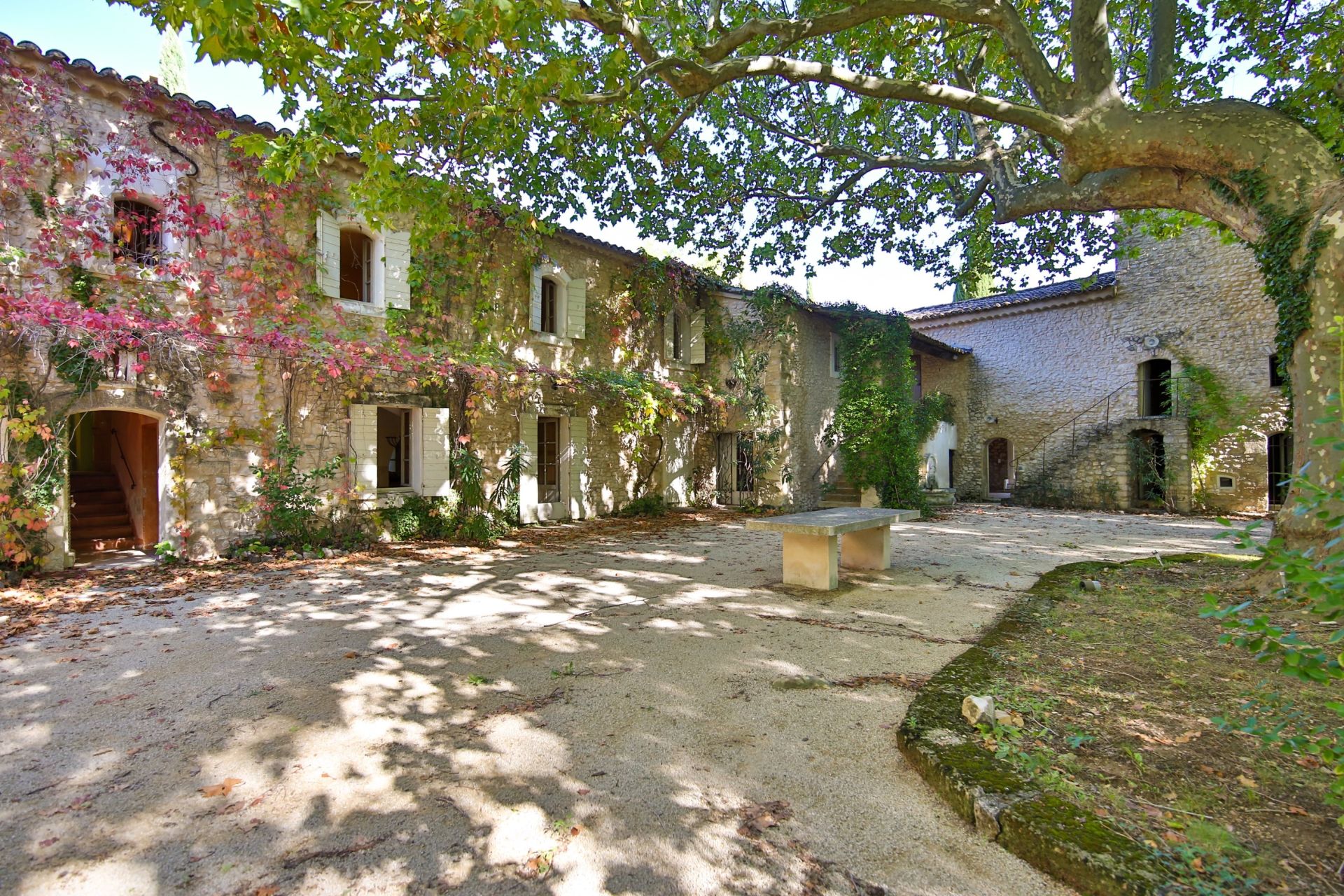 luxury house 15 Rooms for sale on JOUCAS (84220)
