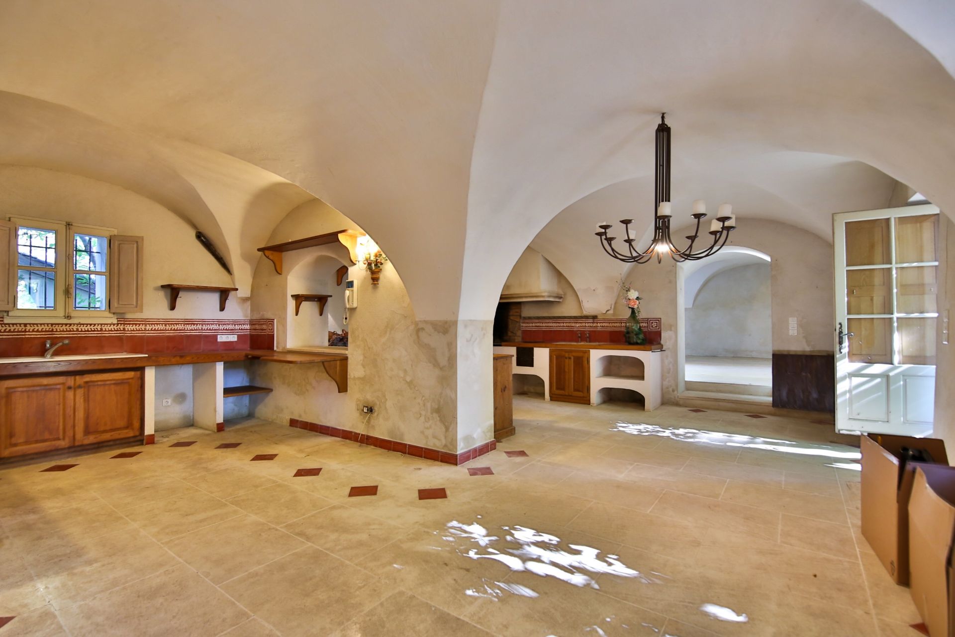 luxury house 15 Rooms for sale on JOUCAS (84220)