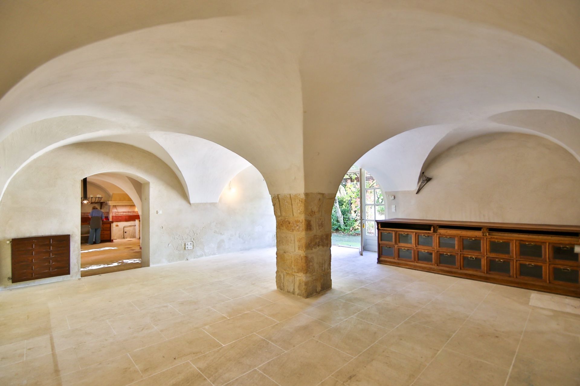 luxury house 15 Rooms for sale on JOUCAS (84220)