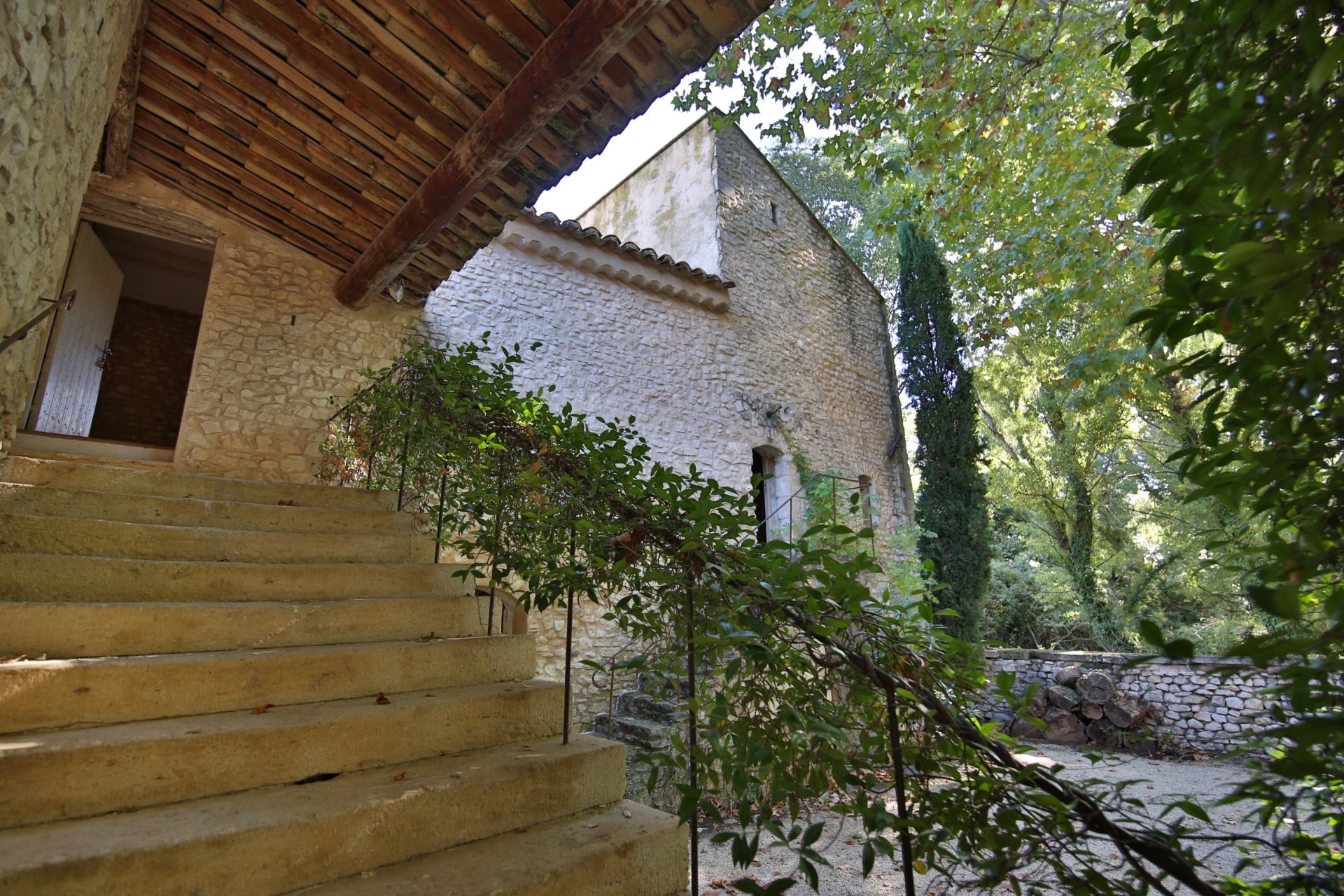 luxury house 15 Rooms for sale on JOUCAS (84220)
