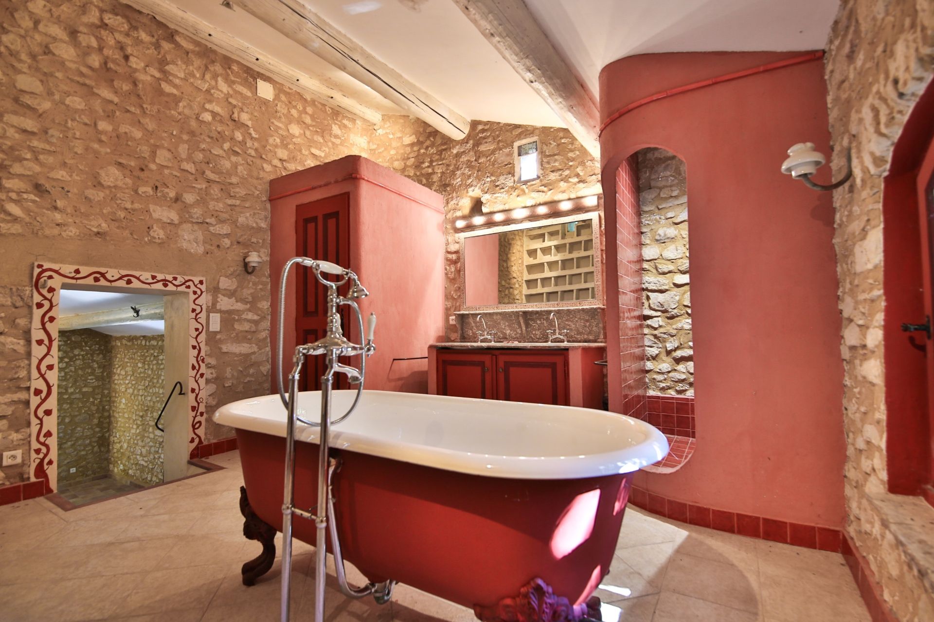 luxury house 15 Rooms for sale on JOUCAS (84220)