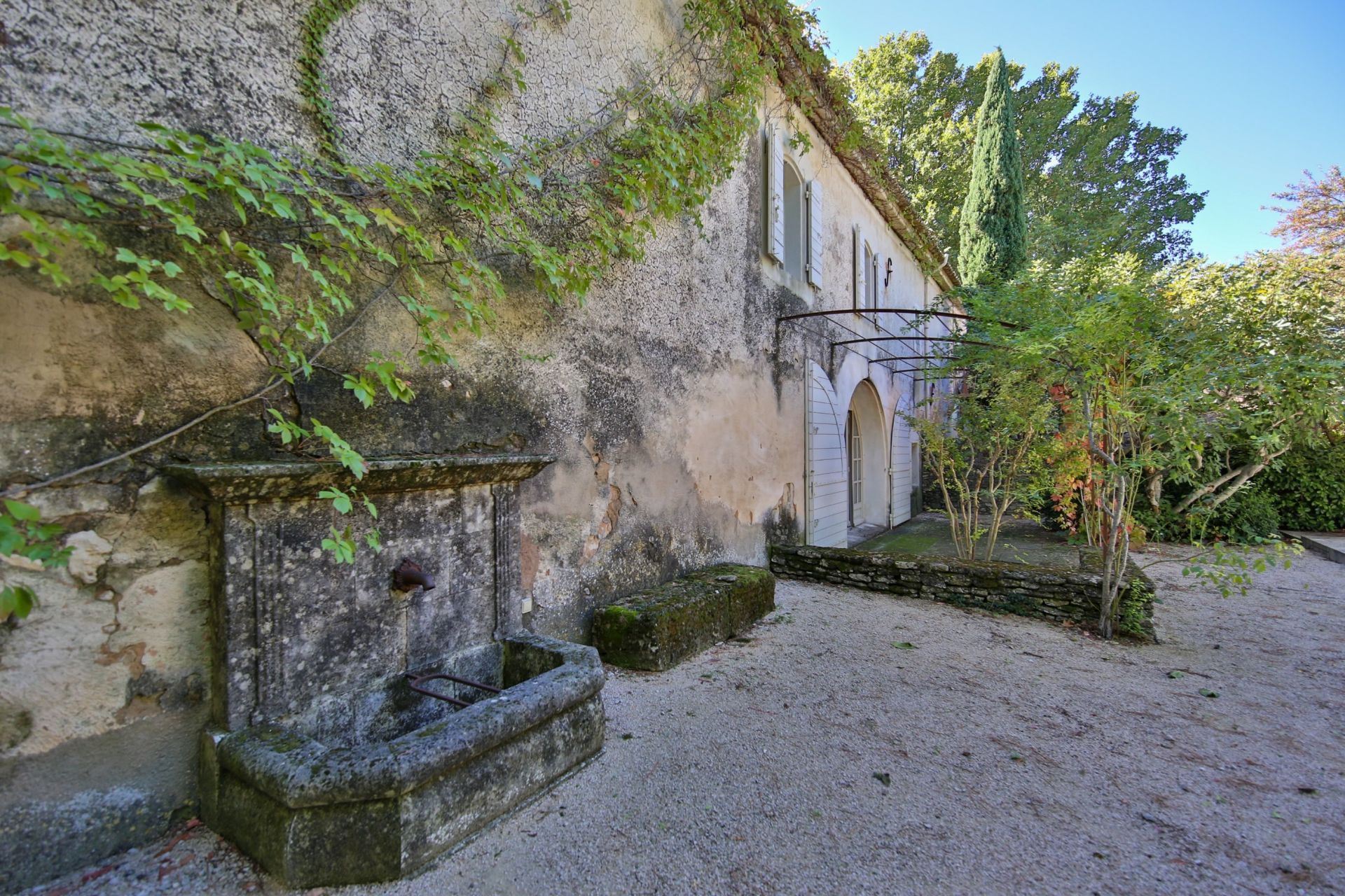 luxury house 15 Rooms for sale on JOUCAS (84220)