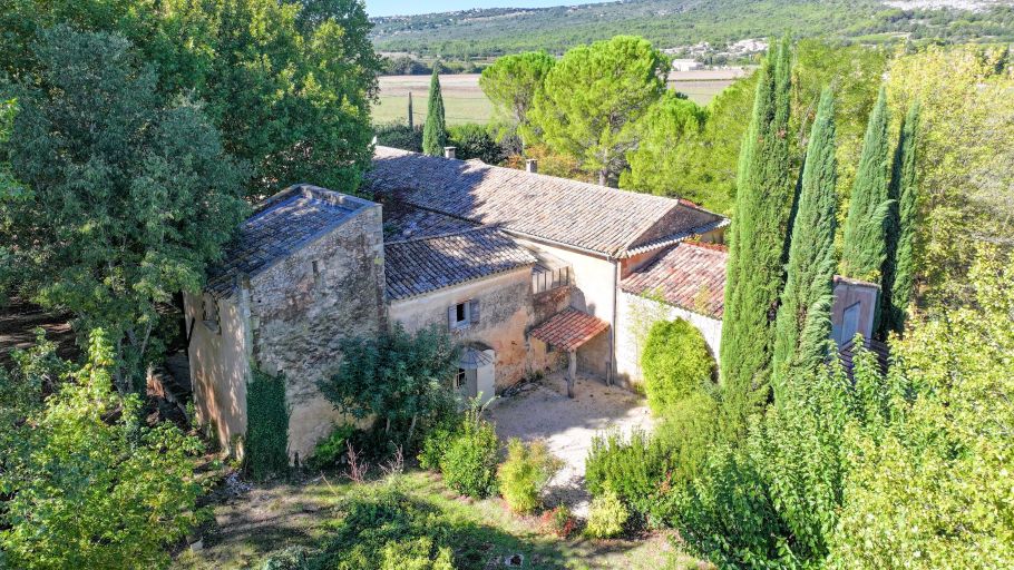 luxury house 15 Rooms for sale on JOUCAS (84220)