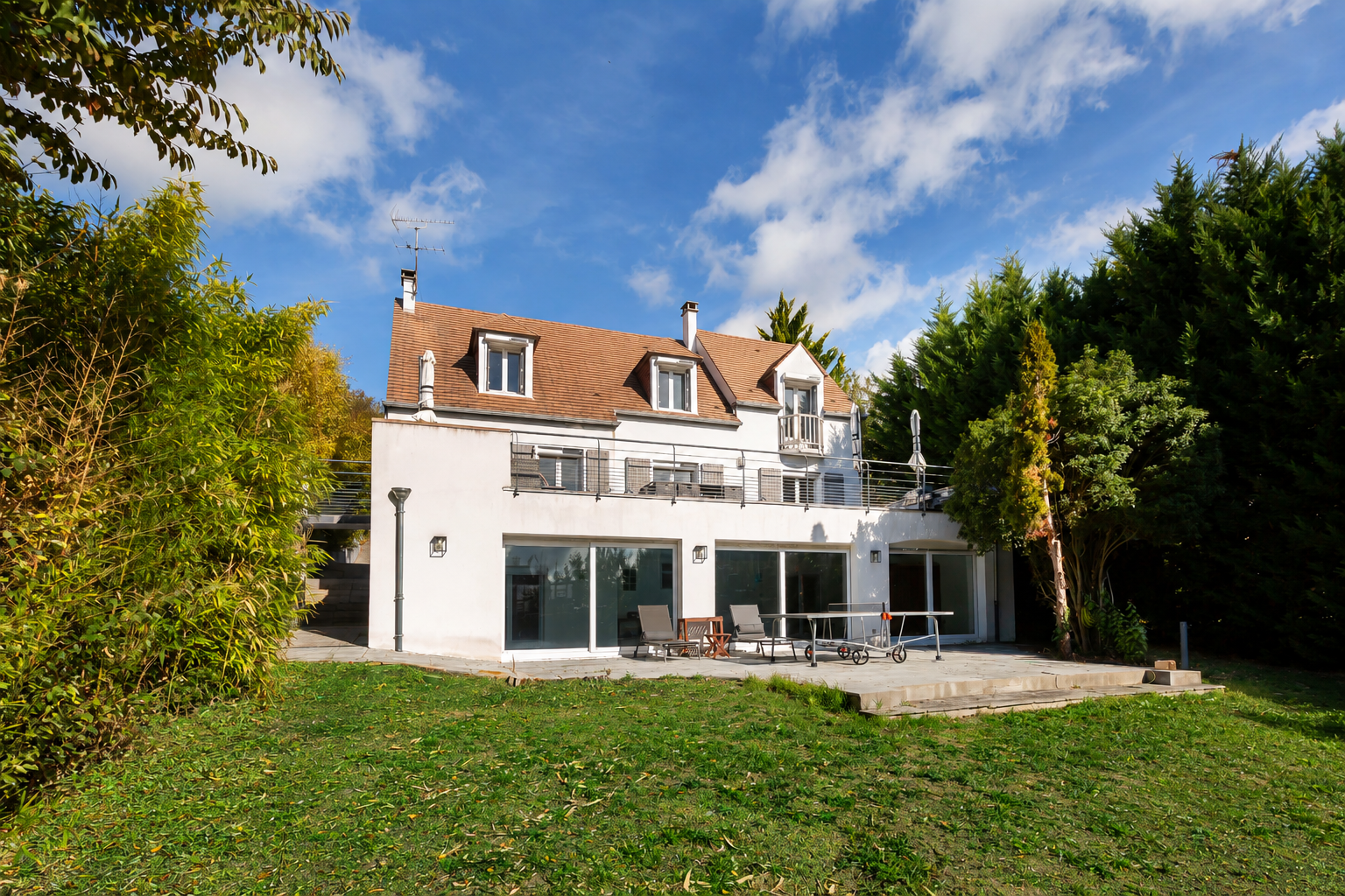 luxury house 10 Rooms for sale on TRIEL SUR SEINE (78510)