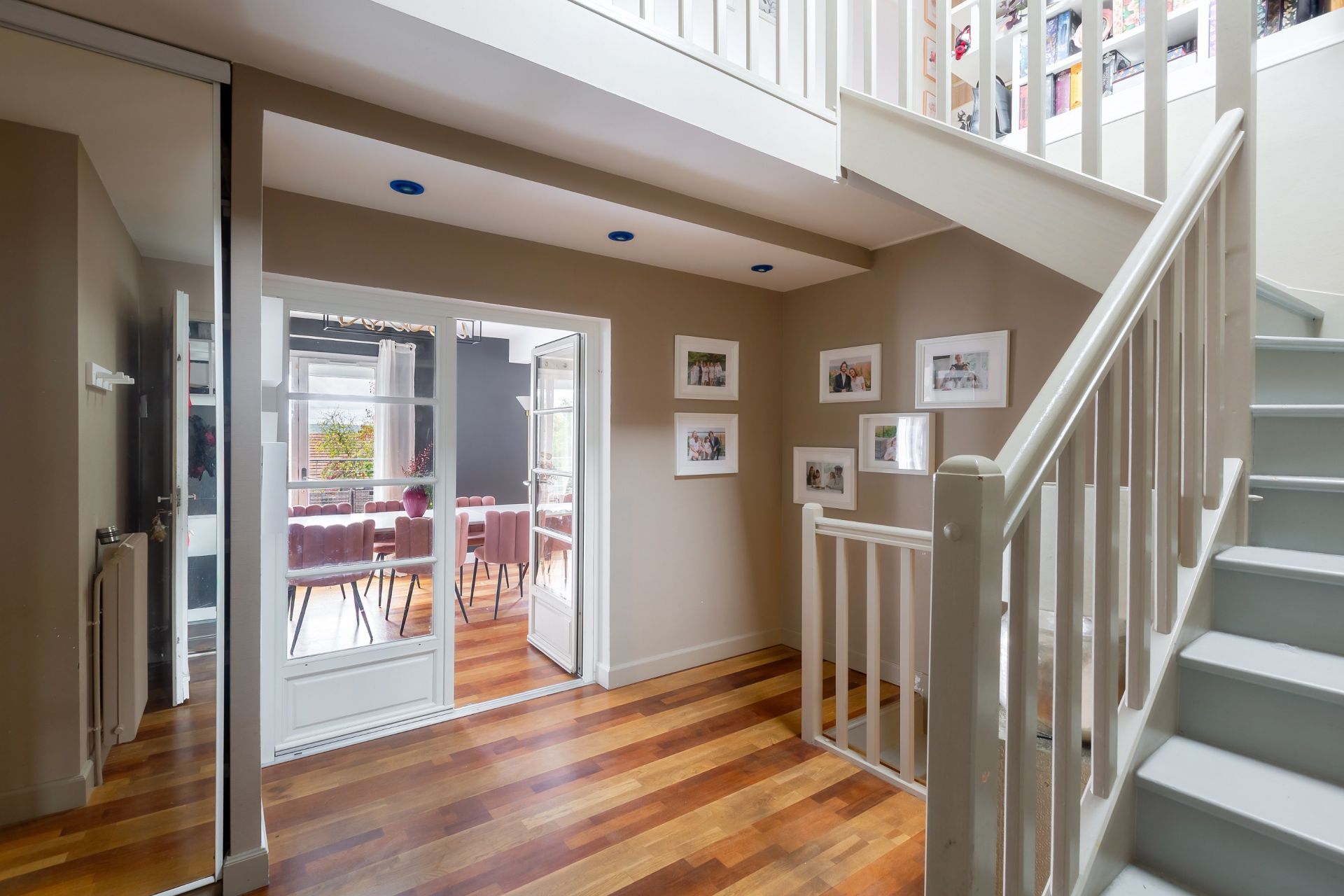 luxury house 10 Rooms for sale on TRIEL SUR SEINE (78510)