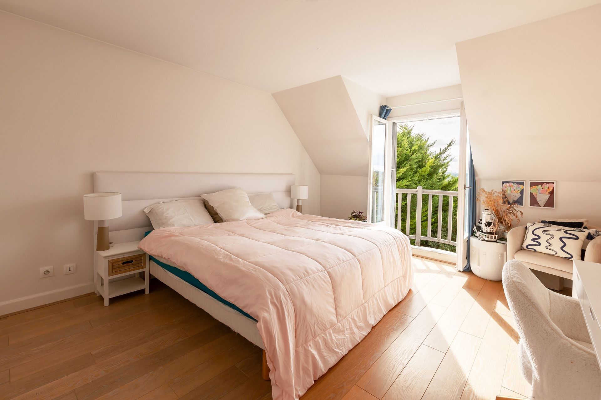 luxury house 10 Rooms for sale on TRIEL SUR SEINE (78510)