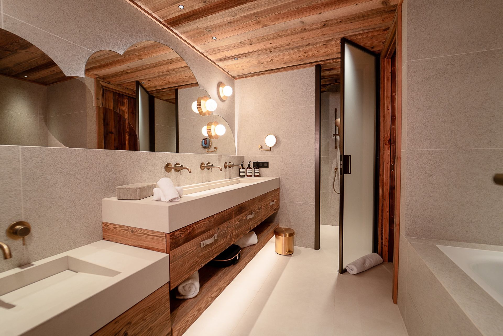 chalet de luxe 11 Pièces en location saisonnière sur COURCHEVEL (73120)