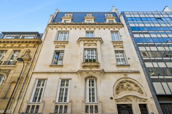 luxury apartment 4 Rooms for sale on PARIS (75116)