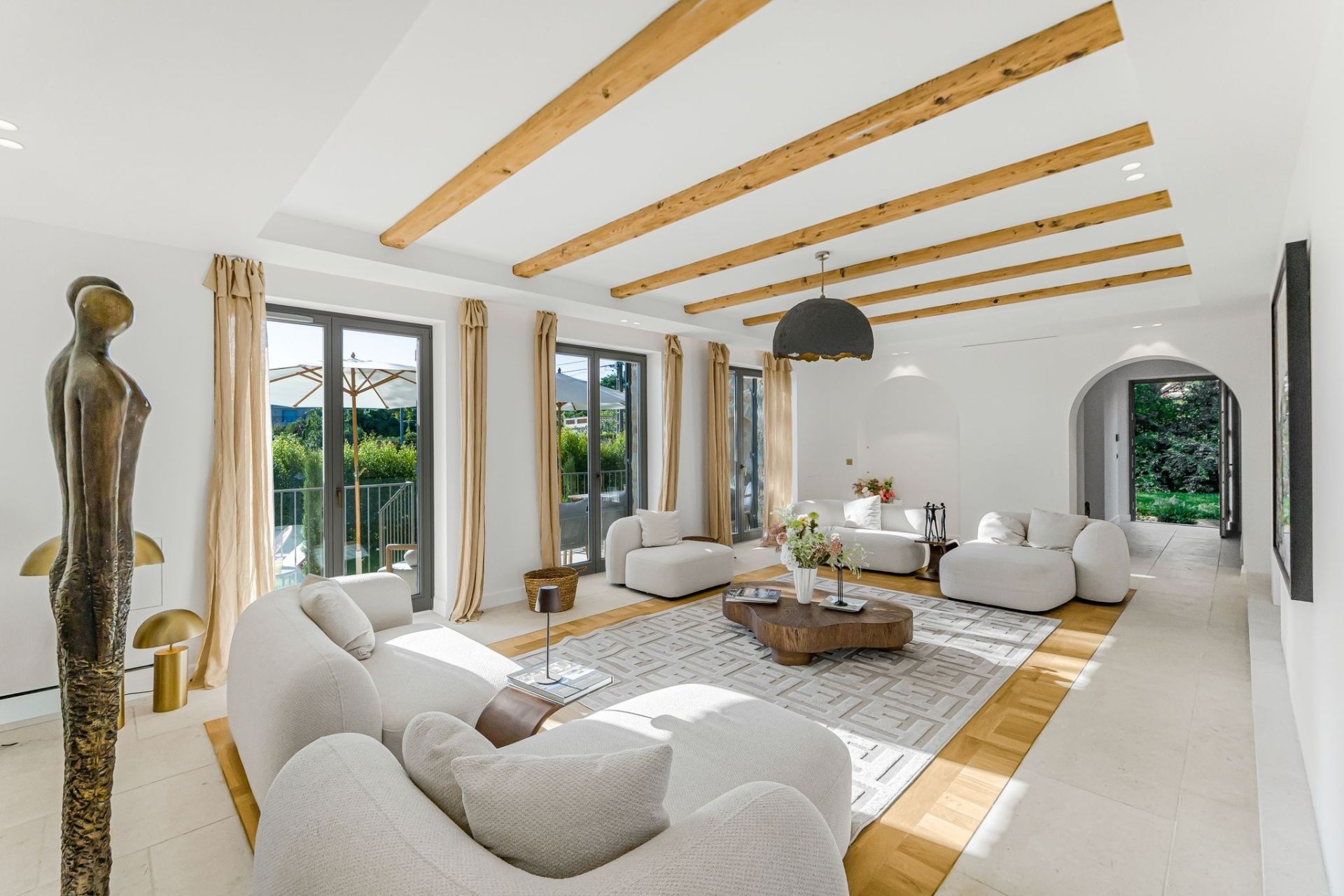 bastide 9 Rooms for sale on ANTIBES (06600)
