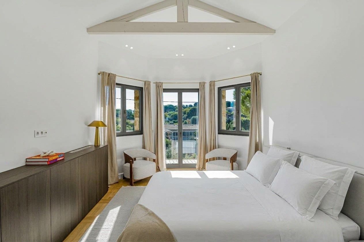 bastide 9 Rooms for sale on ANTIBES (06600)