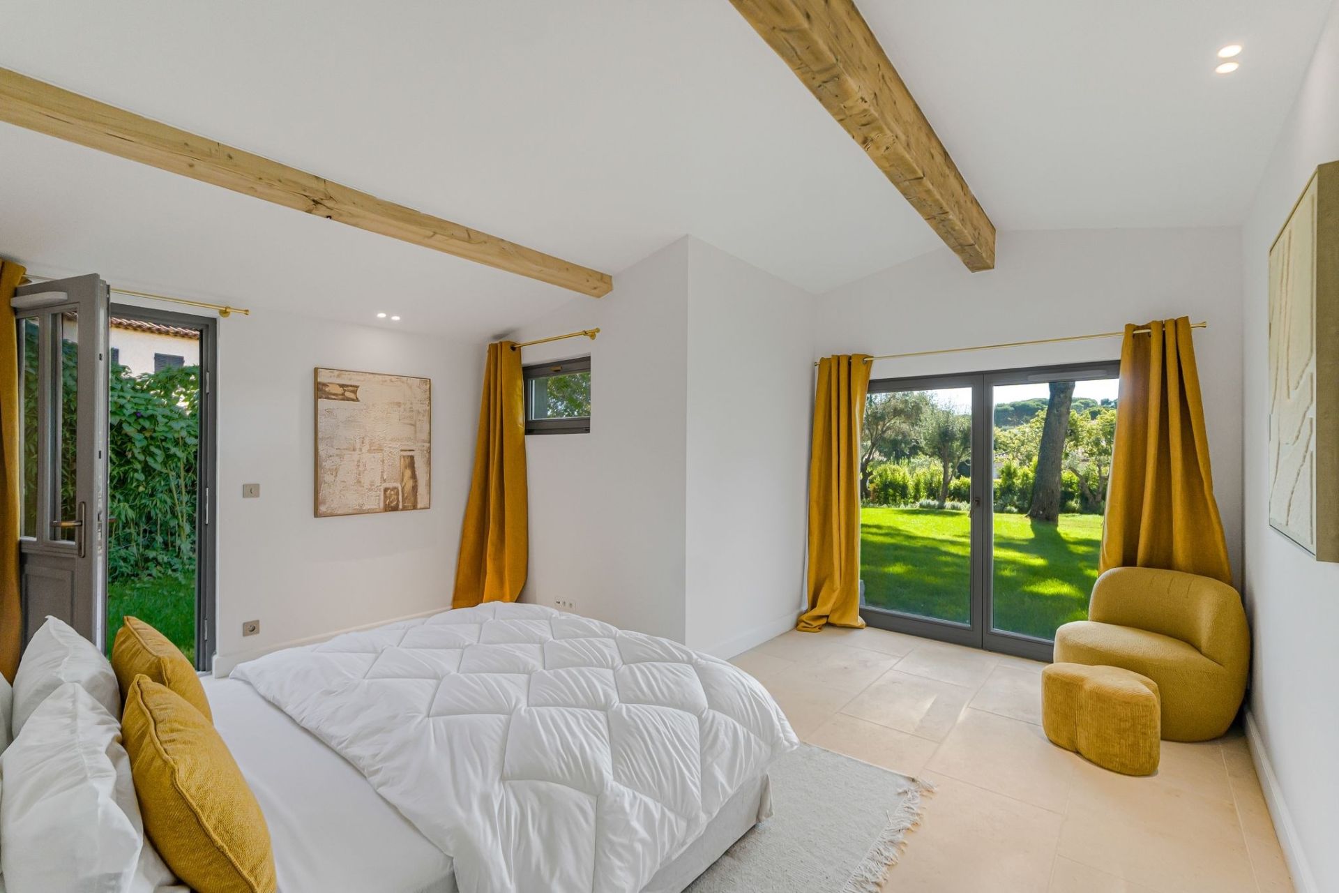 bastide 9 Rooms for sale on ANTIBES (06600)
