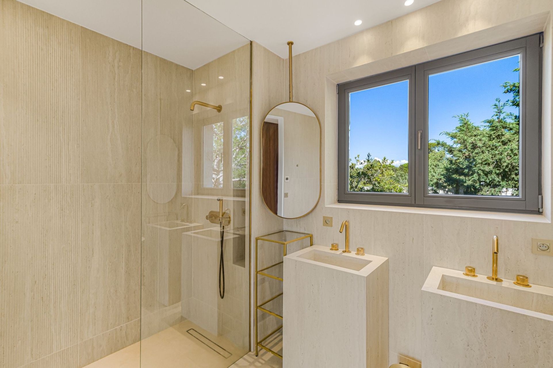 bastide 9 Rooms for sale on ANTIBES (06600)
