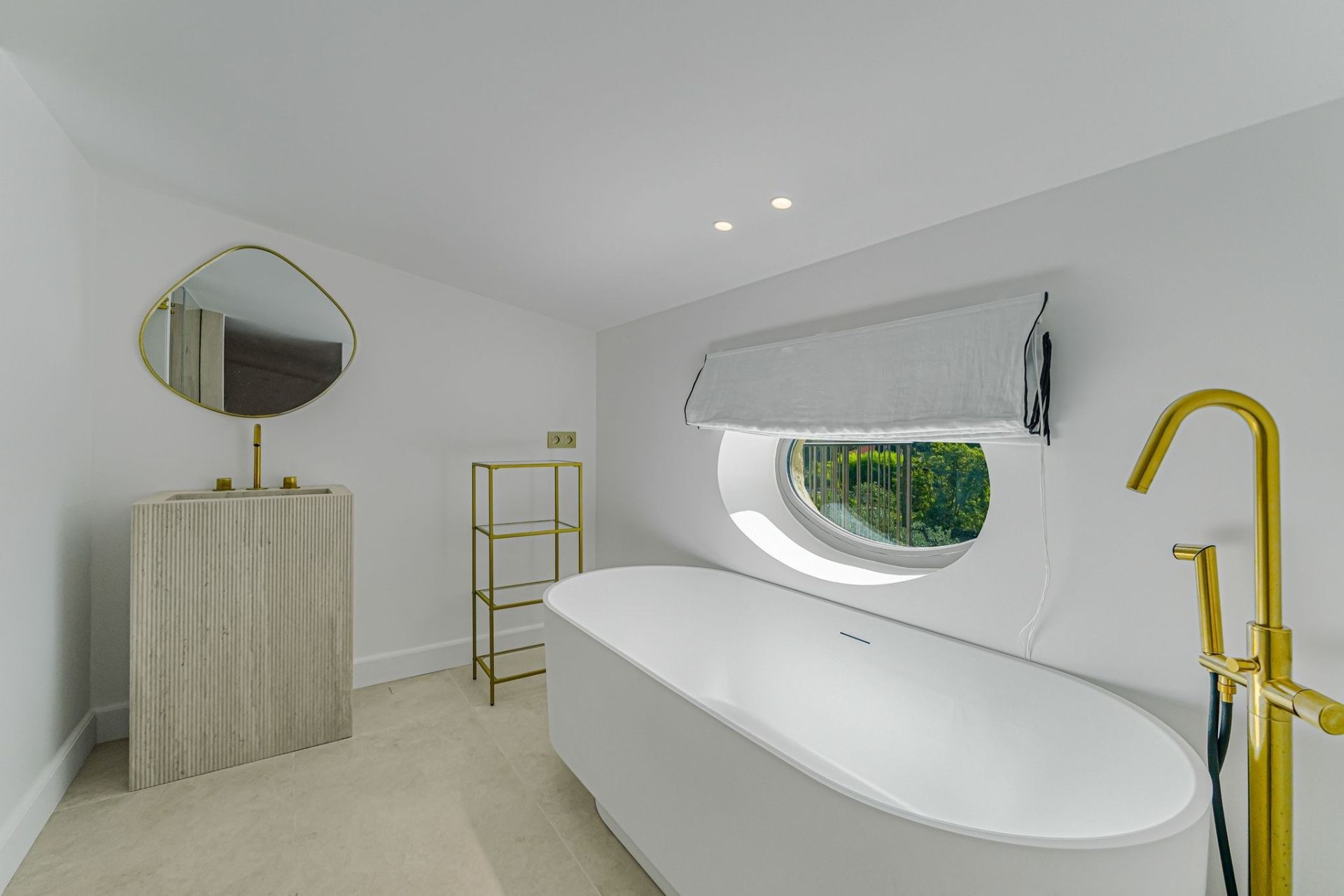 bastide 9 Rooms for sale on ANTIBES (06600)