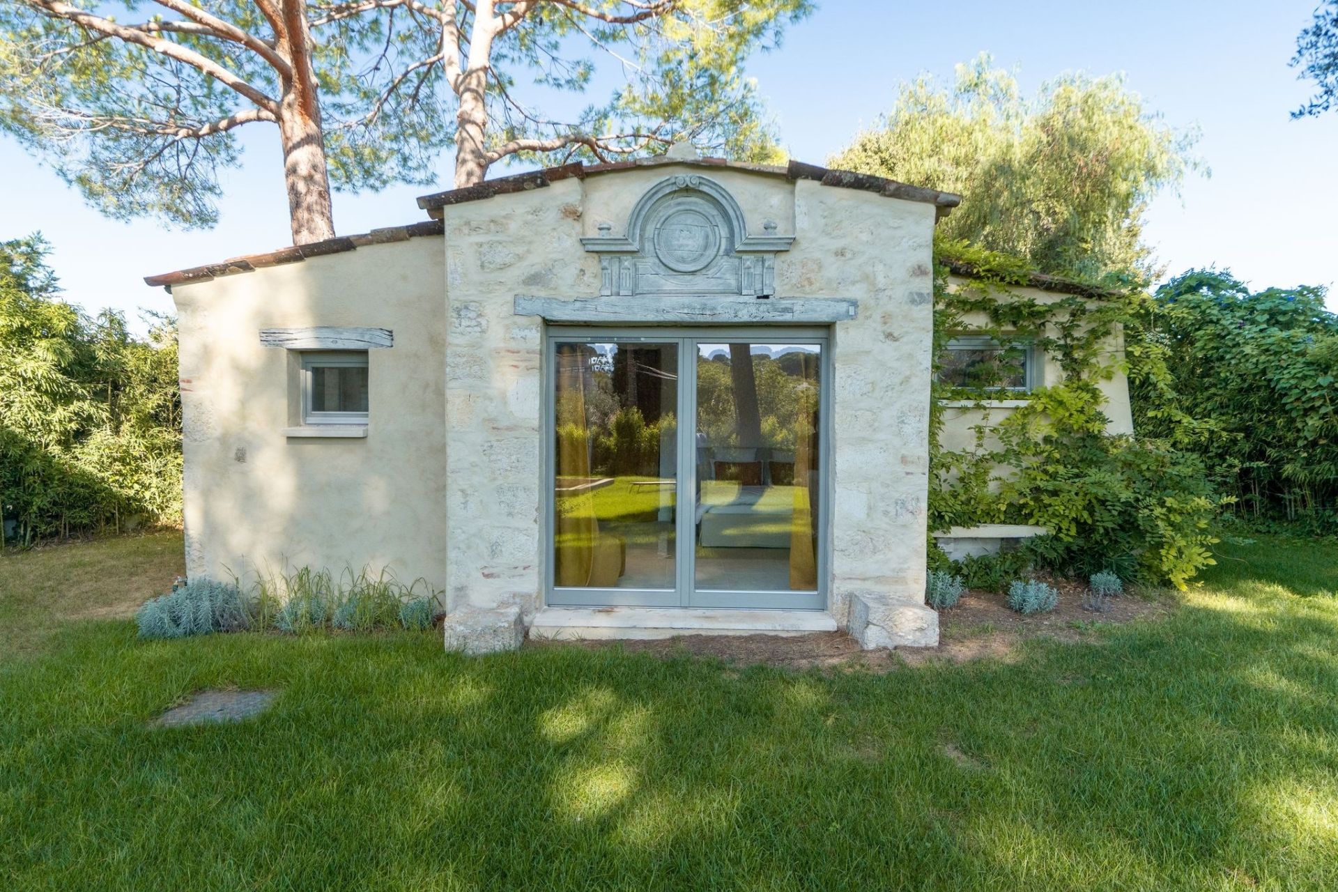 bastide 9 Rooms for sale on ANTIBES (06600)