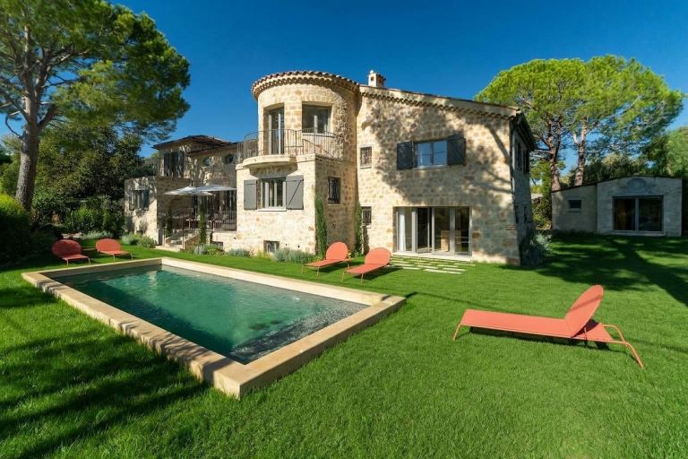 bastide 9 Rooms for sale on ANTIBES (06600)