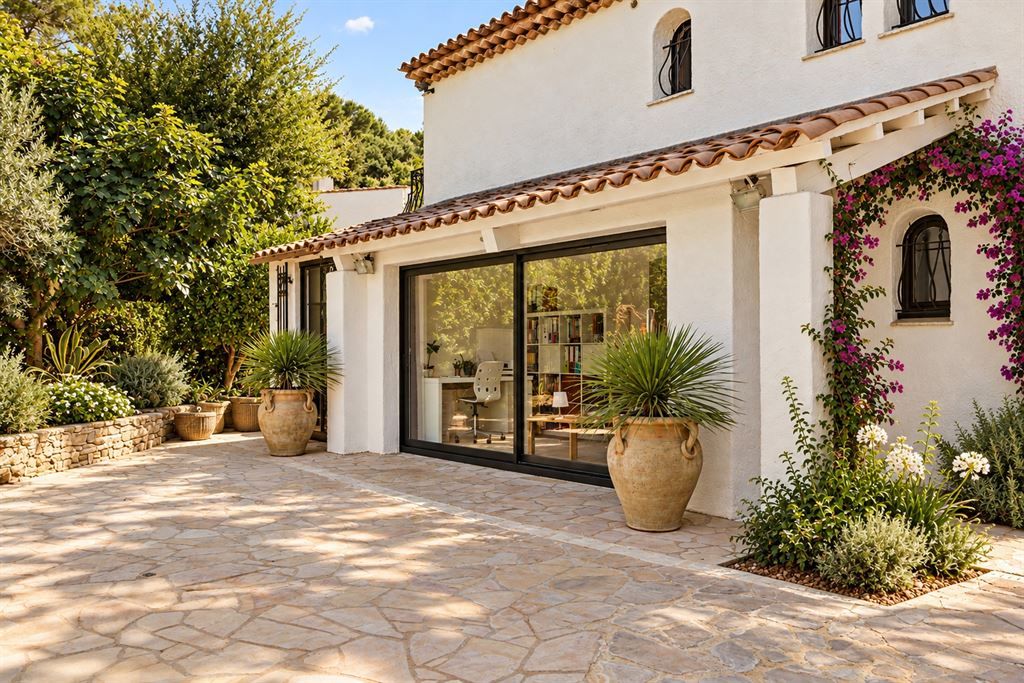luxury villa 7 Rooms for sale on MOUGINS (06250)