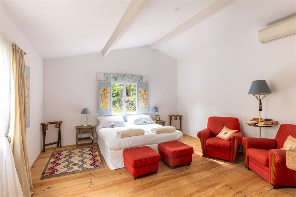 luxury property 6 Rooms for sale on FAYENCE (83440)