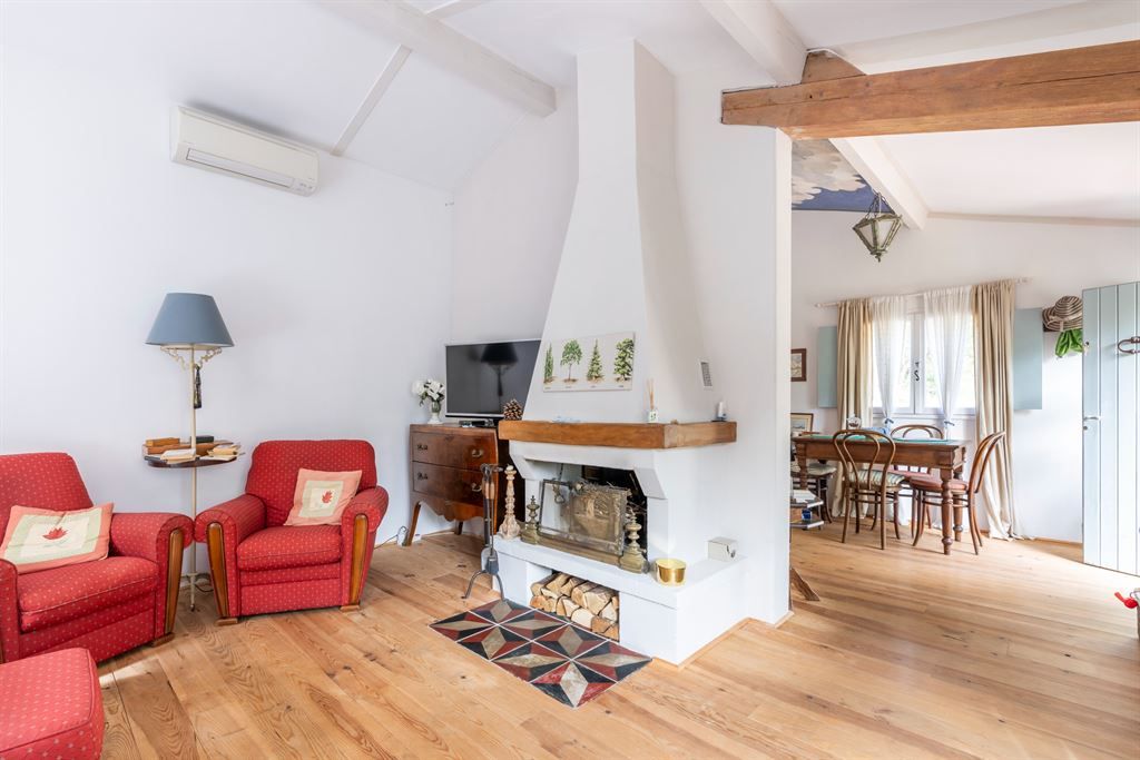 luxury property 6 Rooms for sale on FAYENCE (83440)