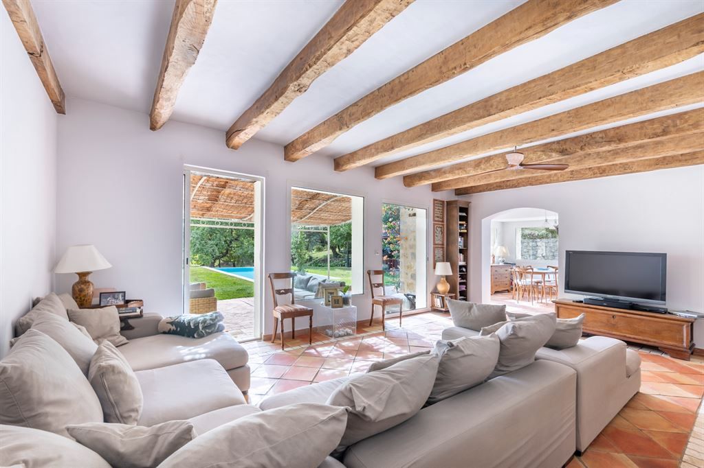 luxury property 6 Rooms for sale on FAYENCE (83440)