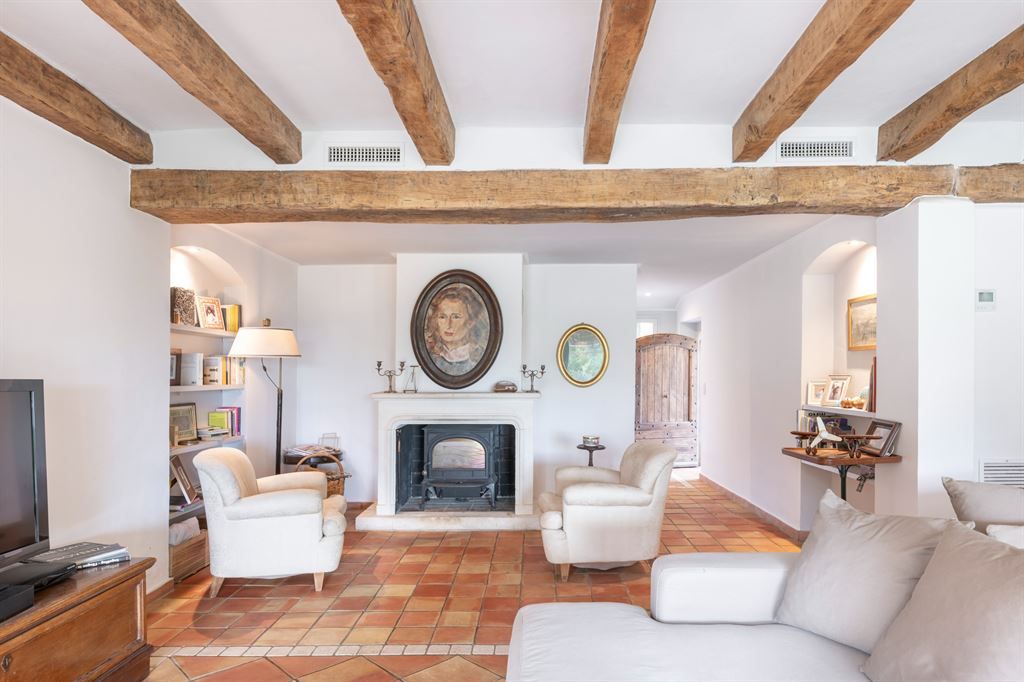 luxury property 6 Rooms for sale on FAYENCE (83440)