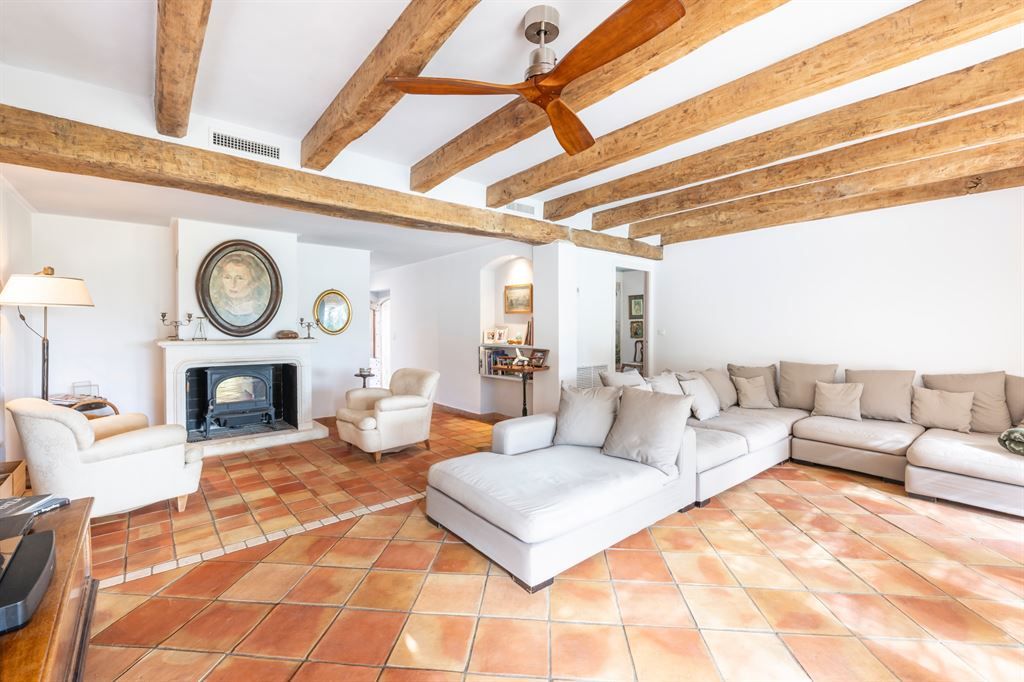 luxury property 6 Rooms for sale on FAYENCE (83440)