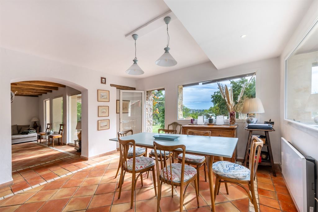 luxury property 6 Rooms for sale on FAYENCE (83440)