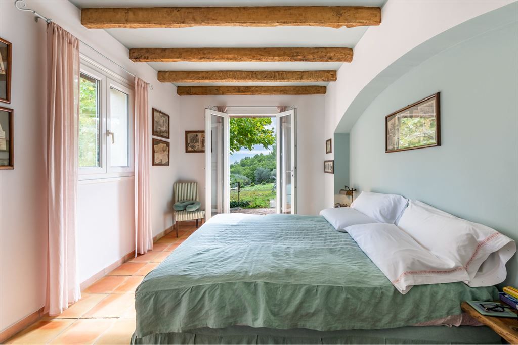 luxury property 6 Rooms for sale on FAYENCE (83440)