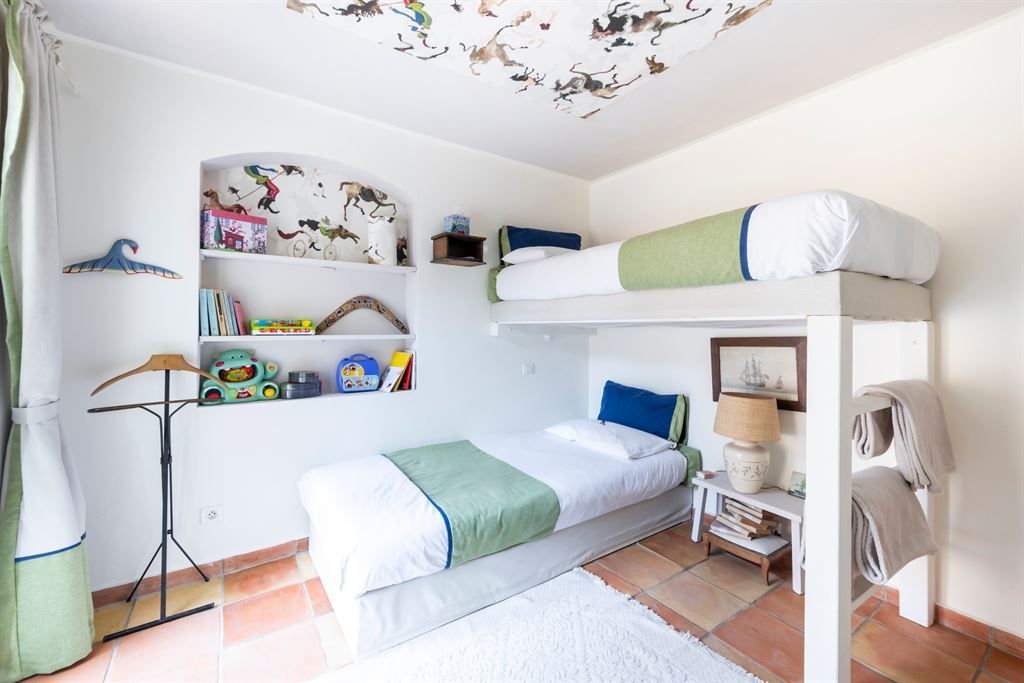 luxury property 6 Rooms for sale on FAYENCE (83440)