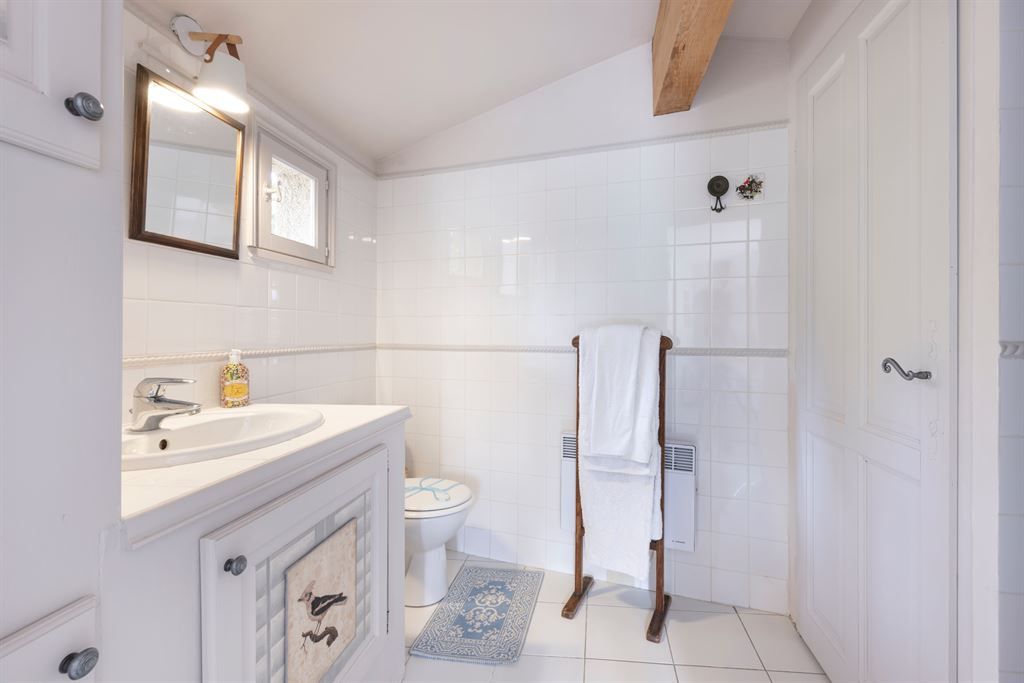 luxury property 6 Rooms for sale on FAYENCE (83440)