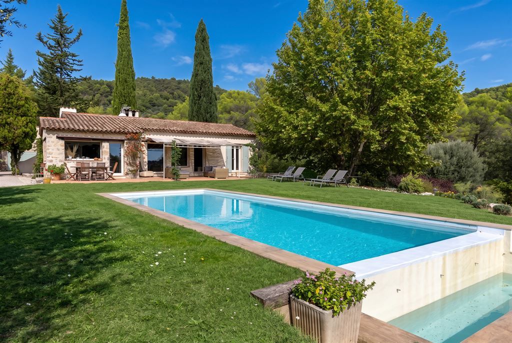 luxury property 6 Rooms for sale on FAYENCE (83440)