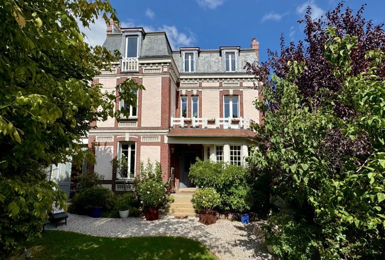 maison bourgeoise 9 Pièces en vente sur MONT ST AIGNAN (76130)