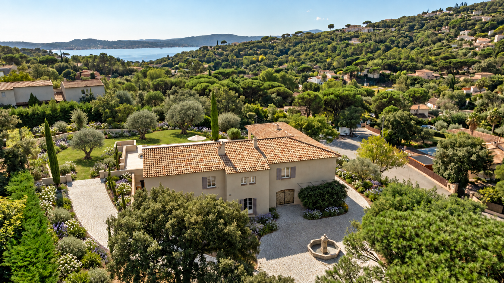 bastide 9 Rooms for sale on STE MAXIME (83120)