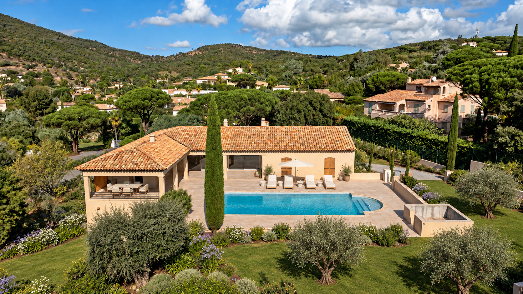 bastide 9 Rooms for sale on STE MAXIME (83120)