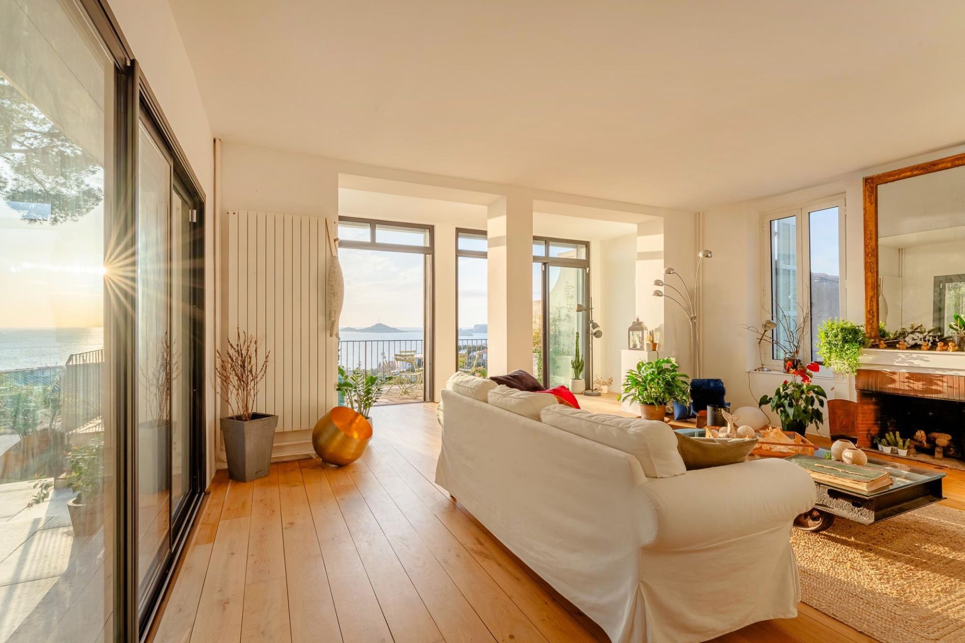 luxury house 6 Rooms for sale on MARSEILLE (13007)
