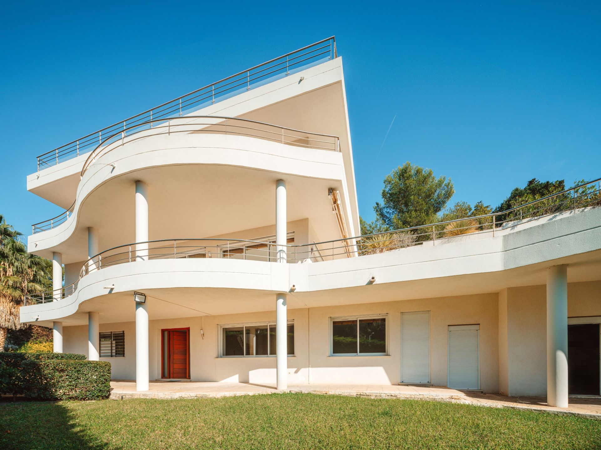 luxury house 6 Rooms for sale on MARSEILLE (13007)