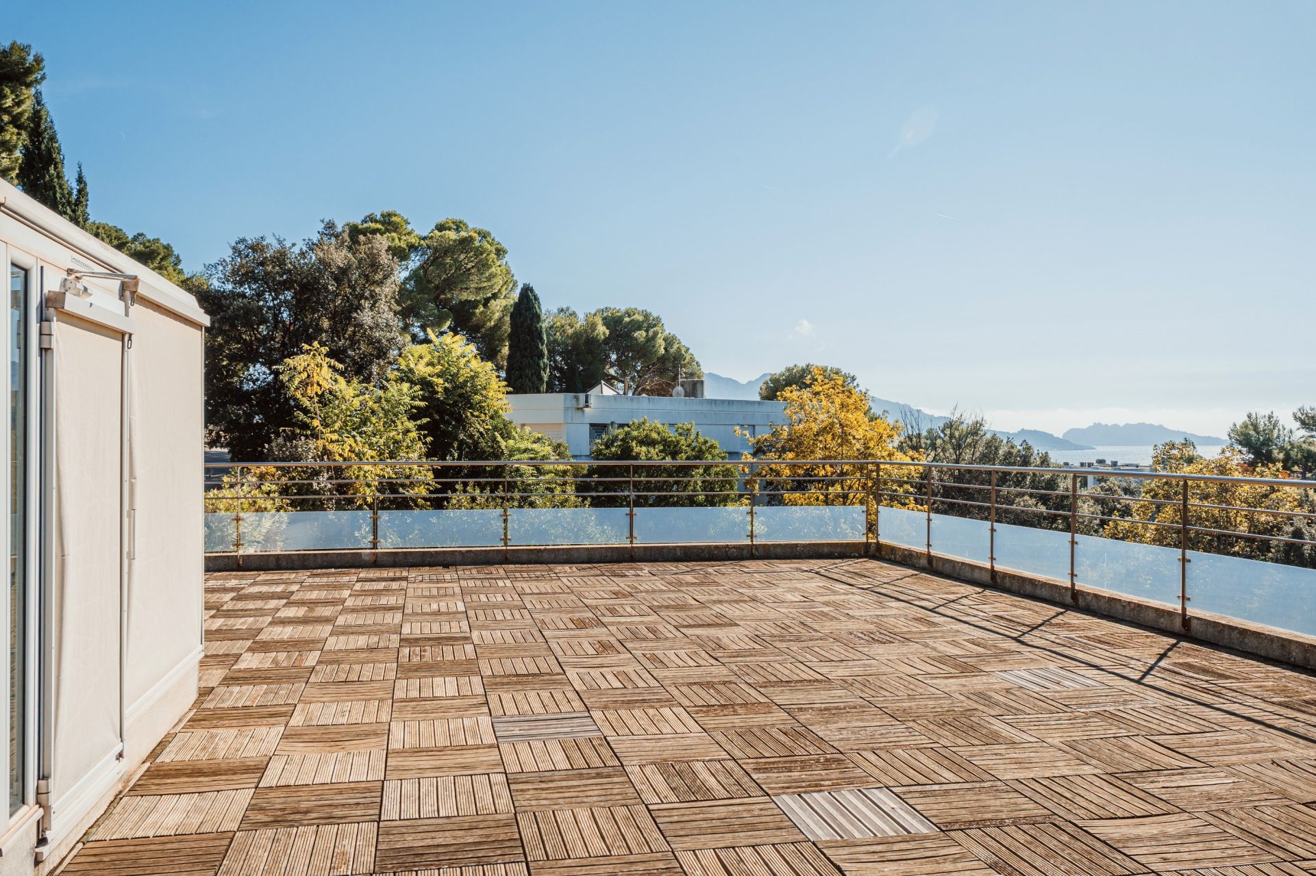 luxury house 6 Rooms for sale on MARSEILLE (13007)