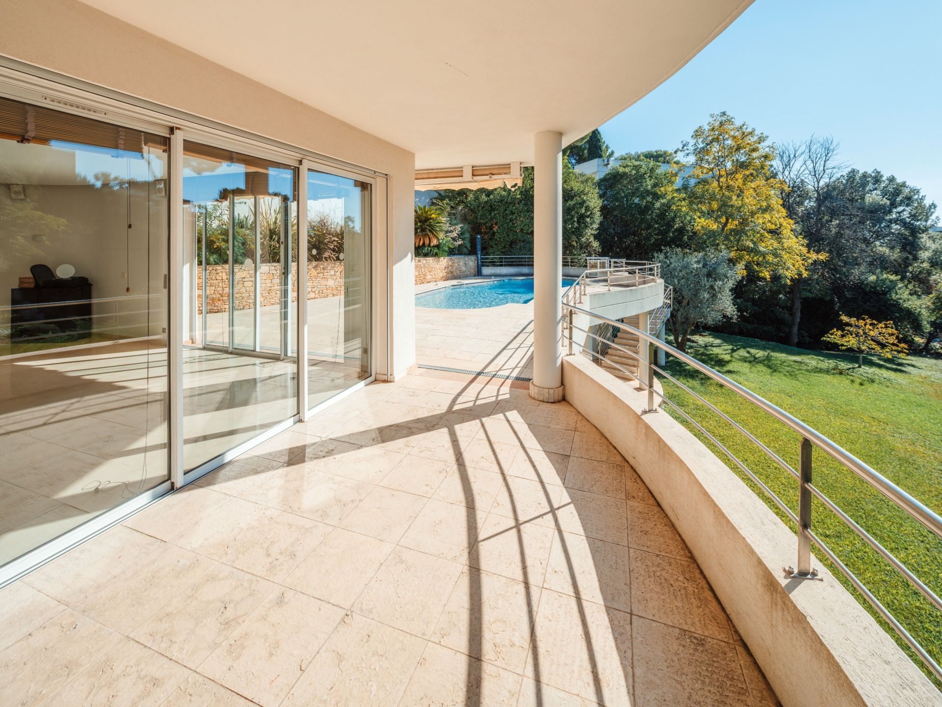 luxury house 6 Rooms for sale on MARSEILLE (13007)