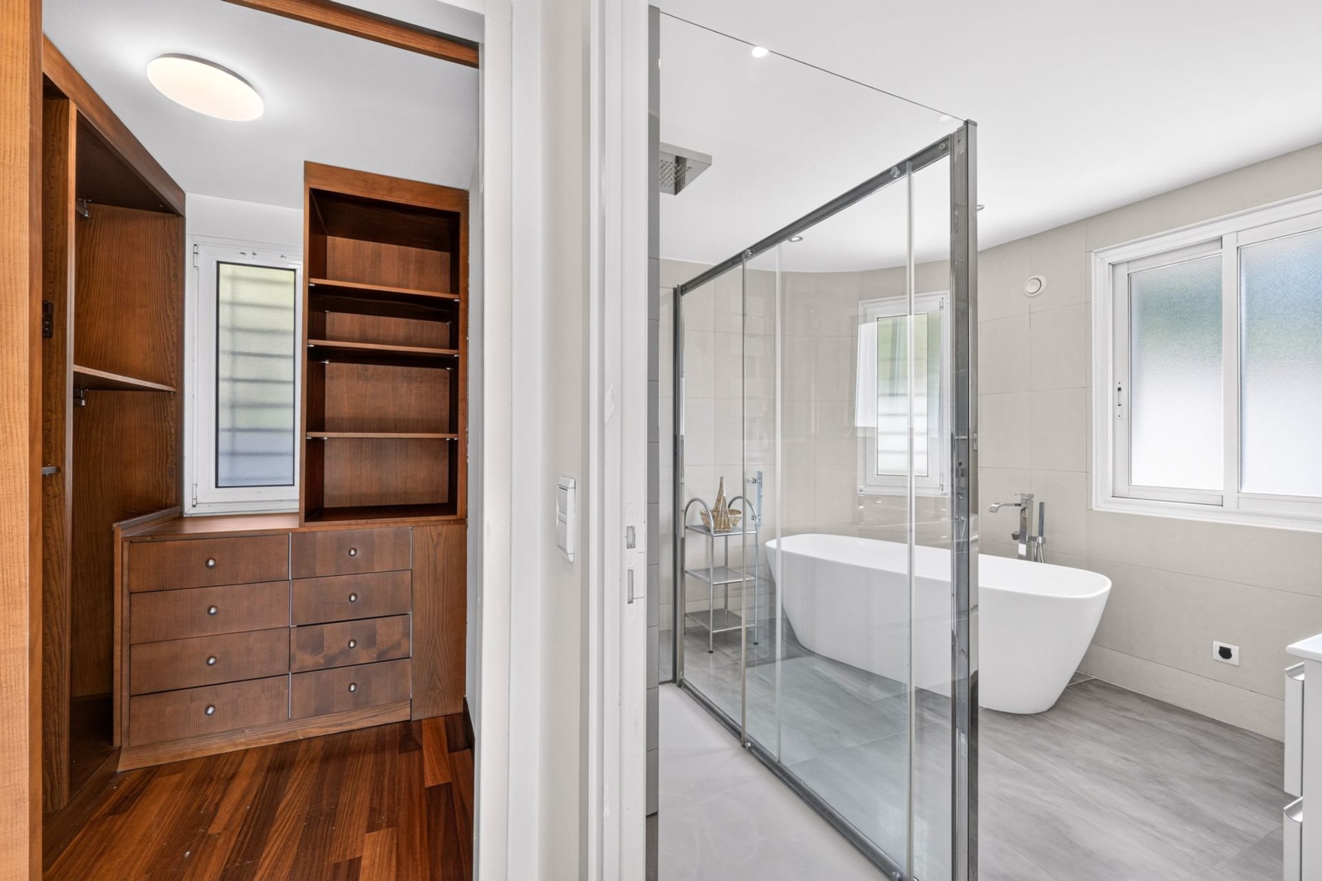 luxury house 6 Rooms for sale on MARSEILLE (13007)