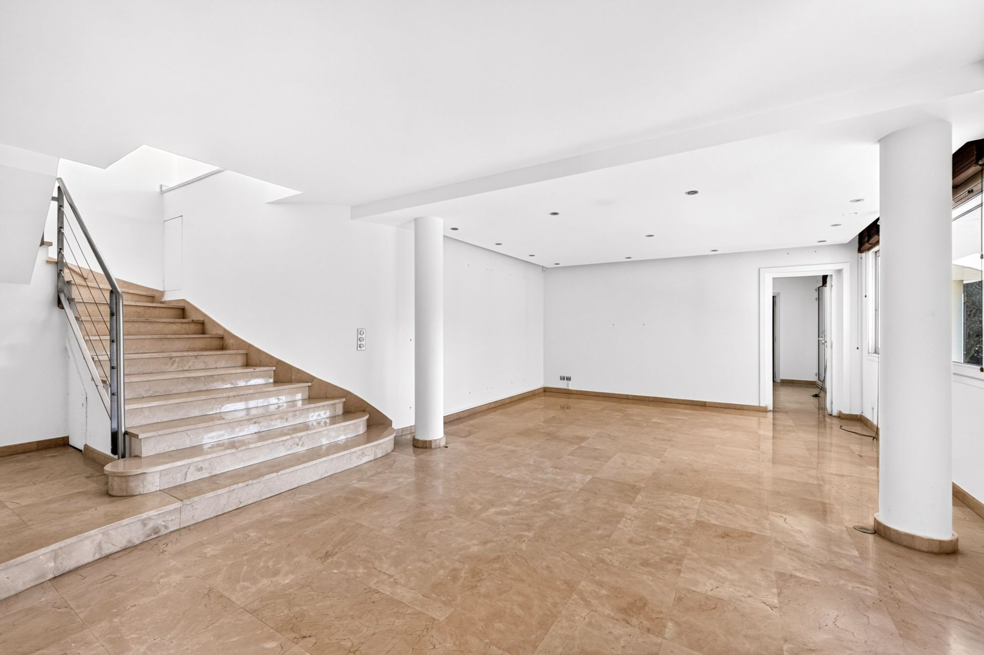 luxury house 6 Rooms for sale on MARSEILLE (13007)