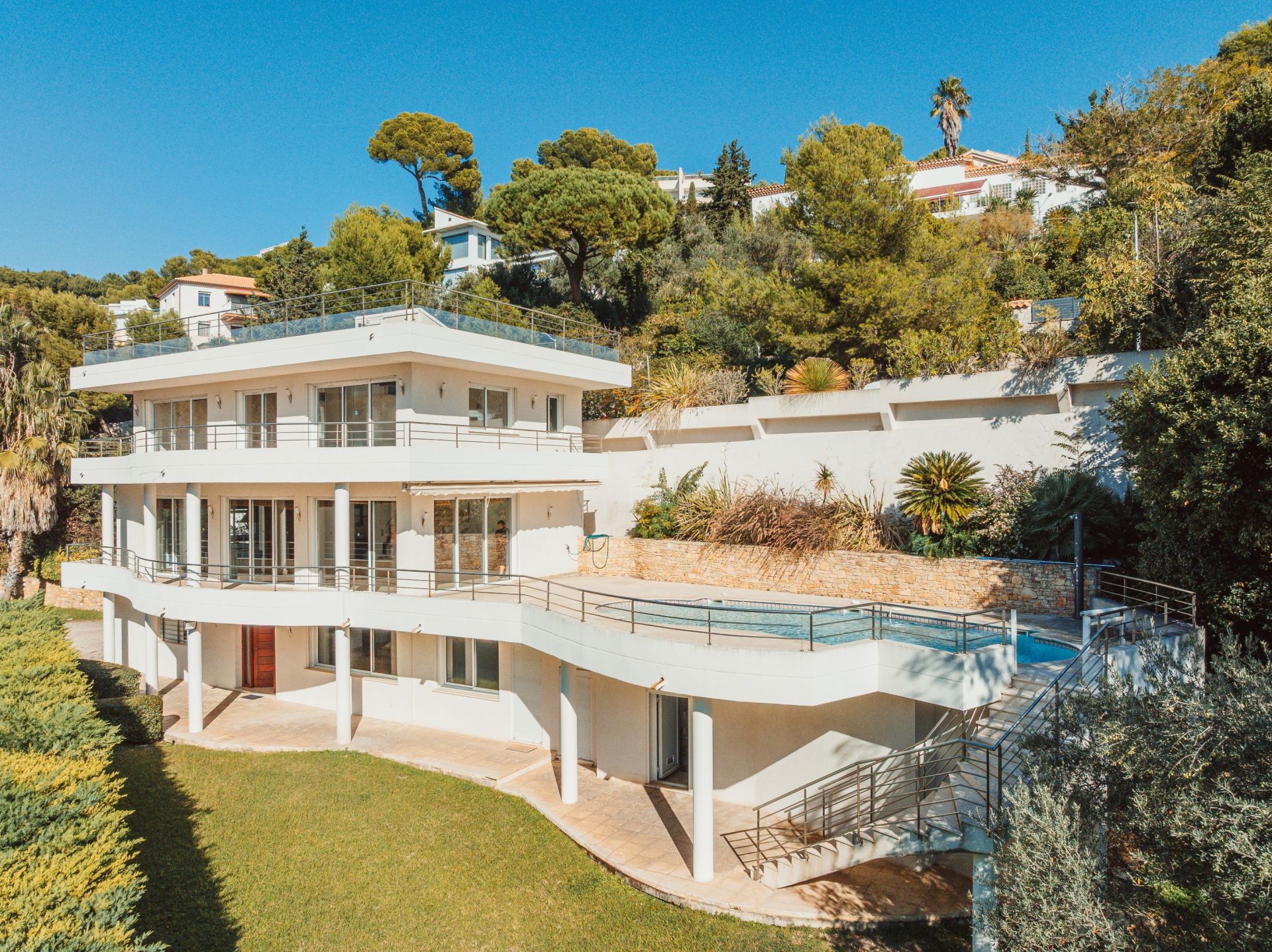 luxury house 6 Rooms for sale on MARSEILLE (13007)